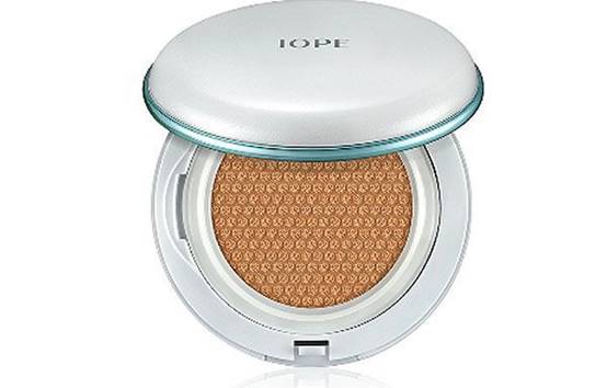 http://imgs.sundaymore.com/wp-content/uploads/2018/01/iope_aircushion_moisture-lasting_thumbnail_02_1_11280577515a45f34caa5f3_15878045855a4e65cdbcb0f.jpg