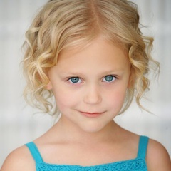 Alyvia Alyn Lind