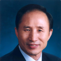 李明博