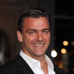 雷·史蒂文森Ray Stevenson