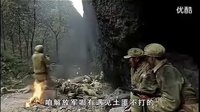 士兵迎着匪兵枪口冲锋，尸体铺满道路