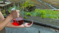 人&蜂鳥_Hand feeding Hummingbirds