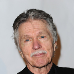 汤姆·斯凯里特Tom Skerritt