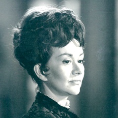 琼·普莱怀特Joan Plowright