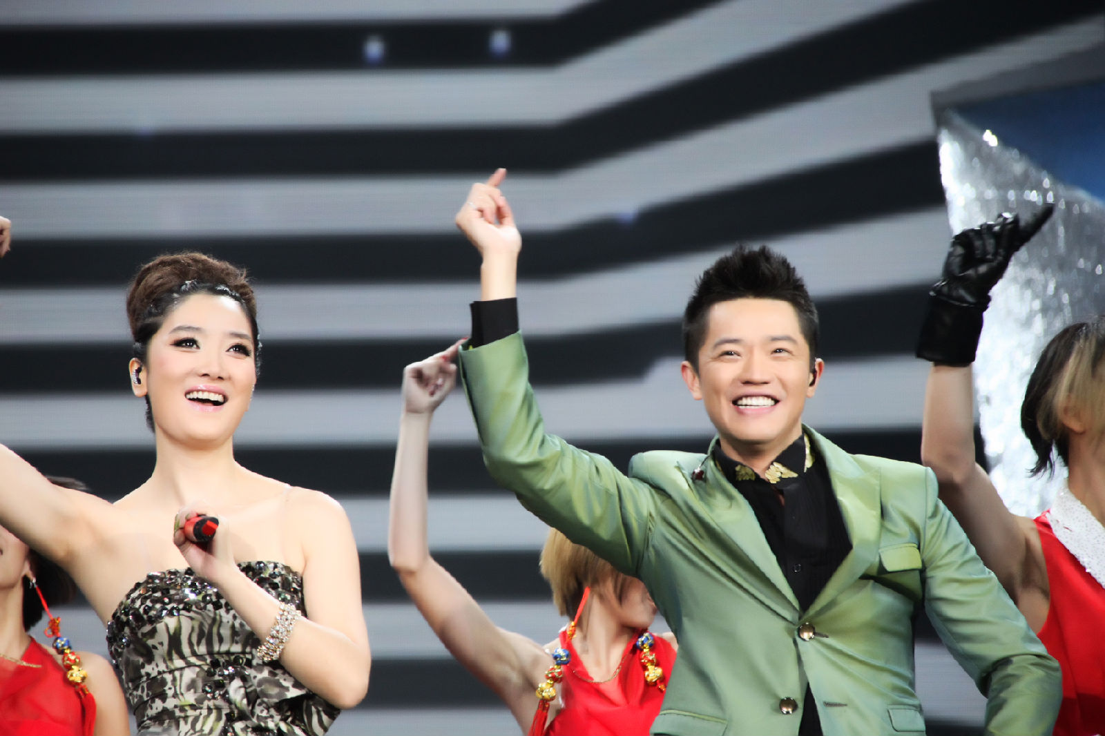 凤凰传奇 2010年CCTV音乐盛典颁奖典礼 11